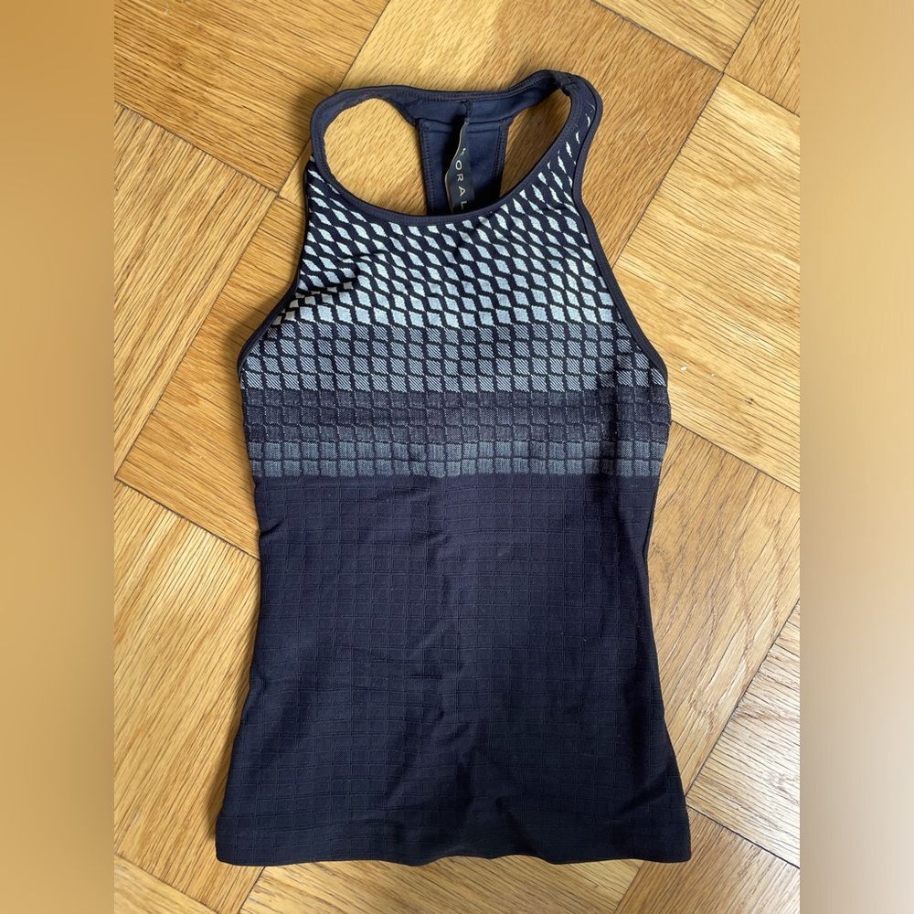Koral High Neck Jacquard Hip Length Workout Tank w/ Built-in Bra, Size XS, EUC